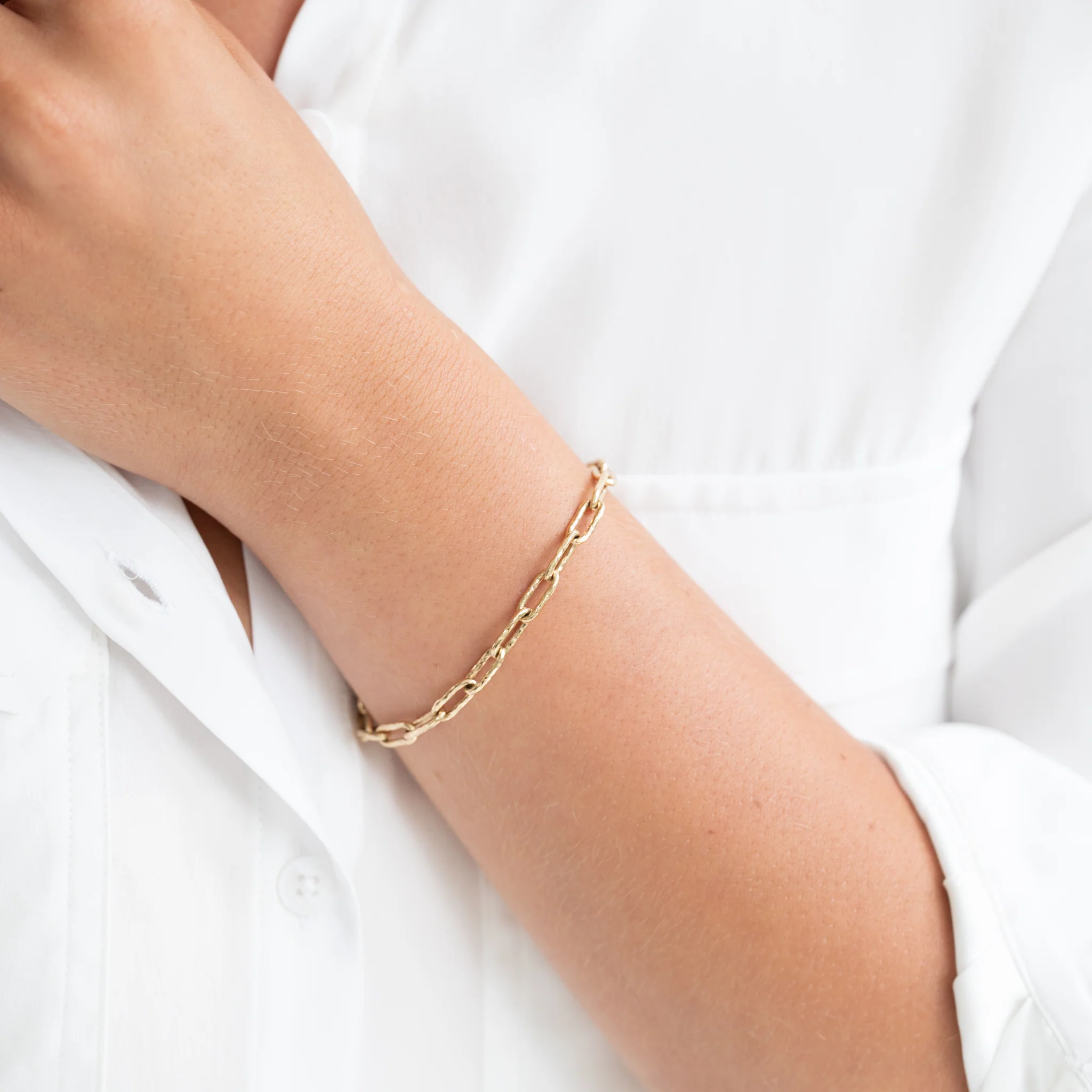 The Hammered Chain Link Bracelet - Image 4